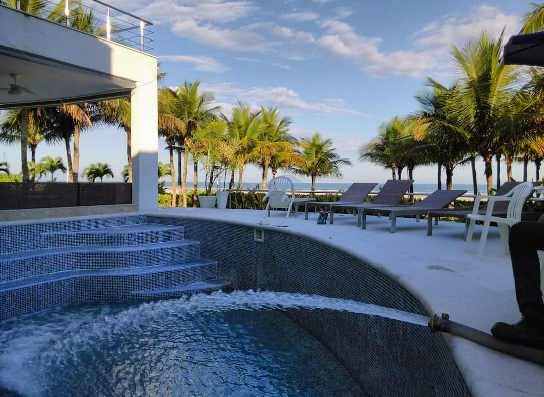 Enchimento de piscina com caminhão pipa